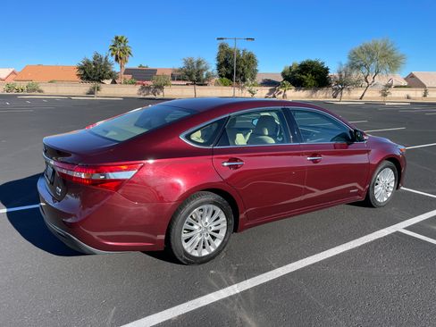 Used 2013 Toyota Avalon XLE Premium image 9