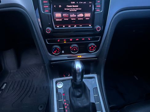 Used 2019 Volkswagen Passat 2.0T Wolfsburg image 7