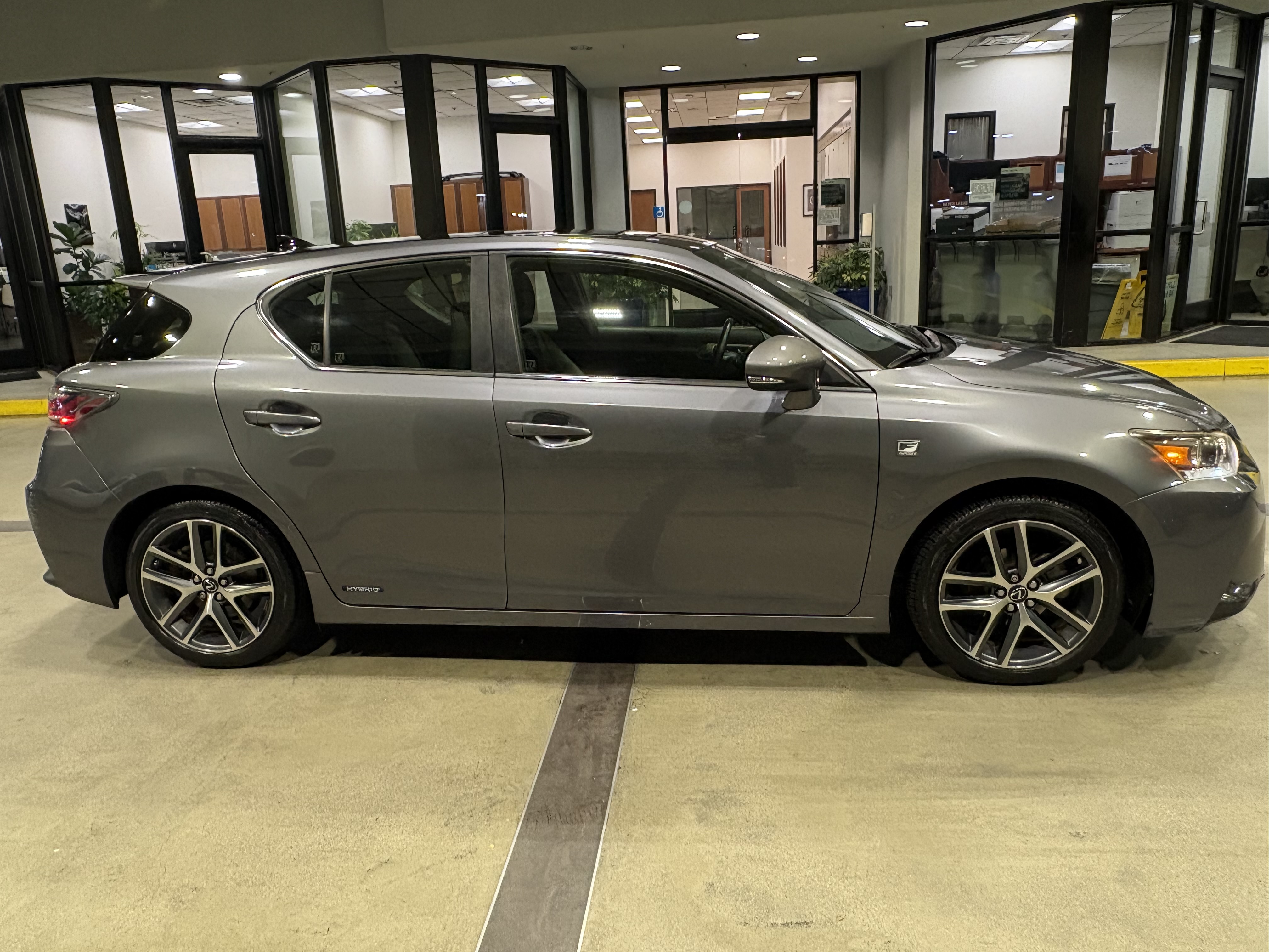Used 2014 Lexus CT 200h w/ F Sport w/Nuluxe Interior FWD image 2