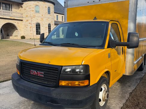 Used 2018 GMC Savana 3500 Extended w/ Driver Convenience Package image 5