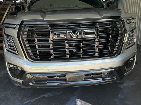 Used 2026 GMC Yukon Denali w/ Sun & Power Step Package AWD/4WD image 16