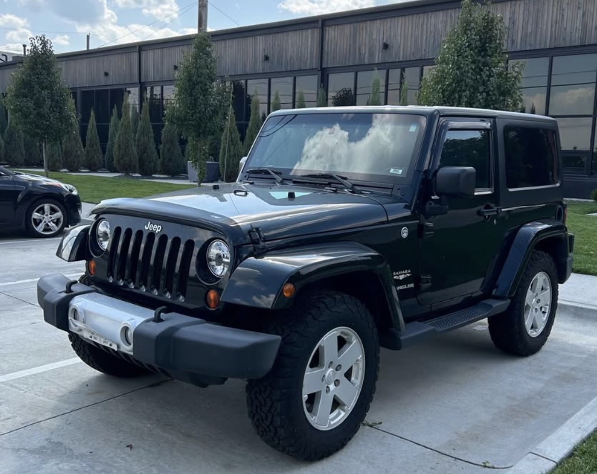 Used 2012 Jeep Wrangler Sahara w/ Connectivity Group AWD/4WD image 5