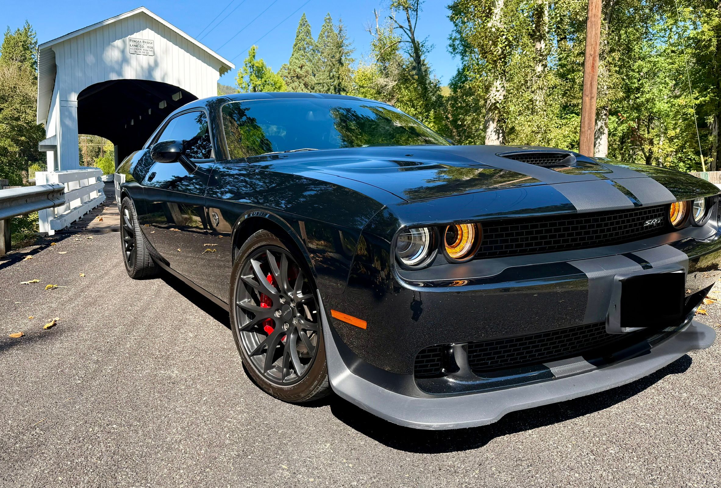 Used 2016 Dodge Challenger SRT Hellcat RWD image 1