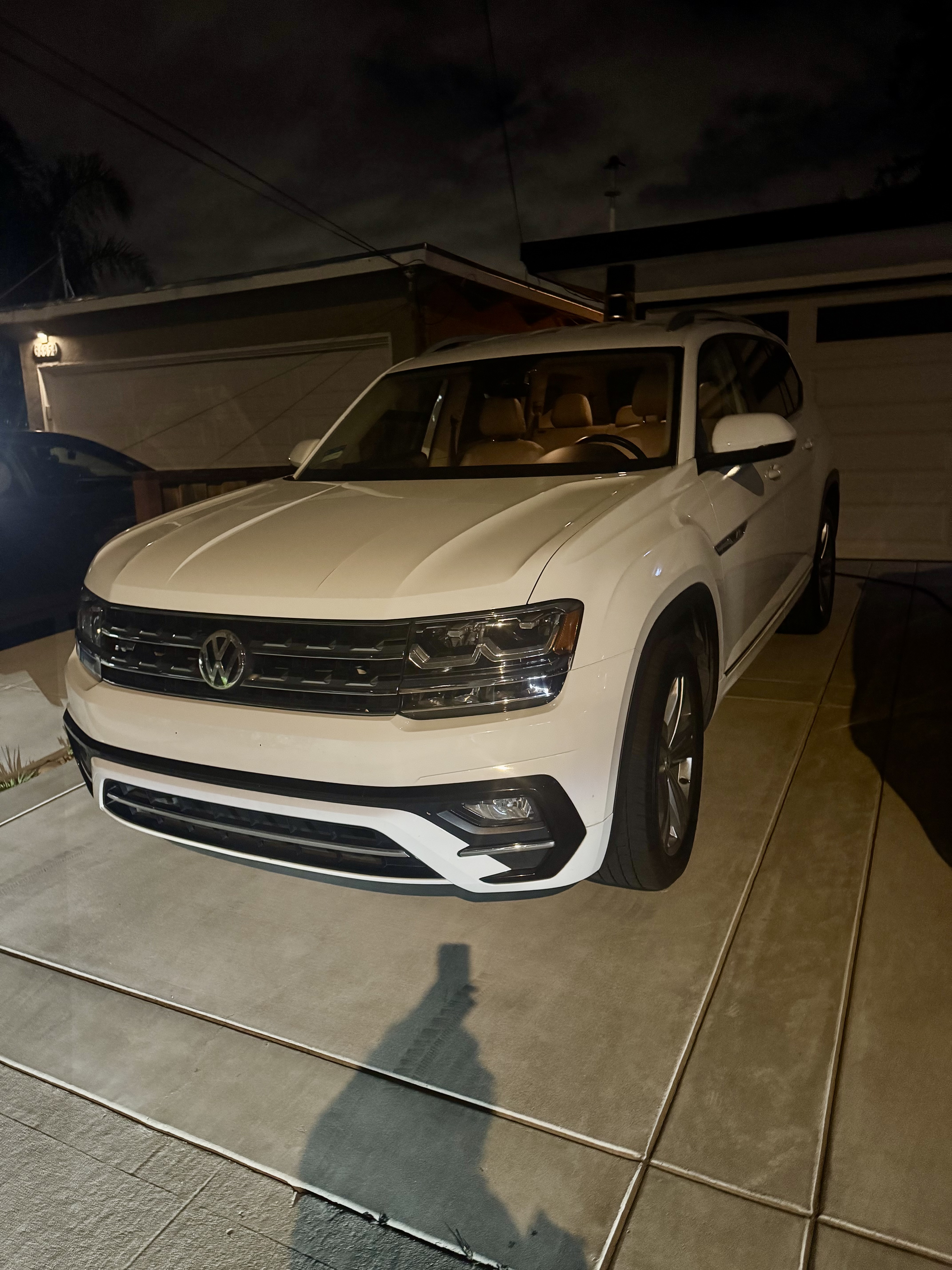 Used 2018 Volkswagen Atlas SE w/ R-Line Package AWD/4WD image 5