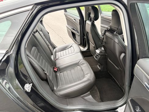 Used 2014 Ford Fusion SE w/ Equipment Group 202A FWD image 9