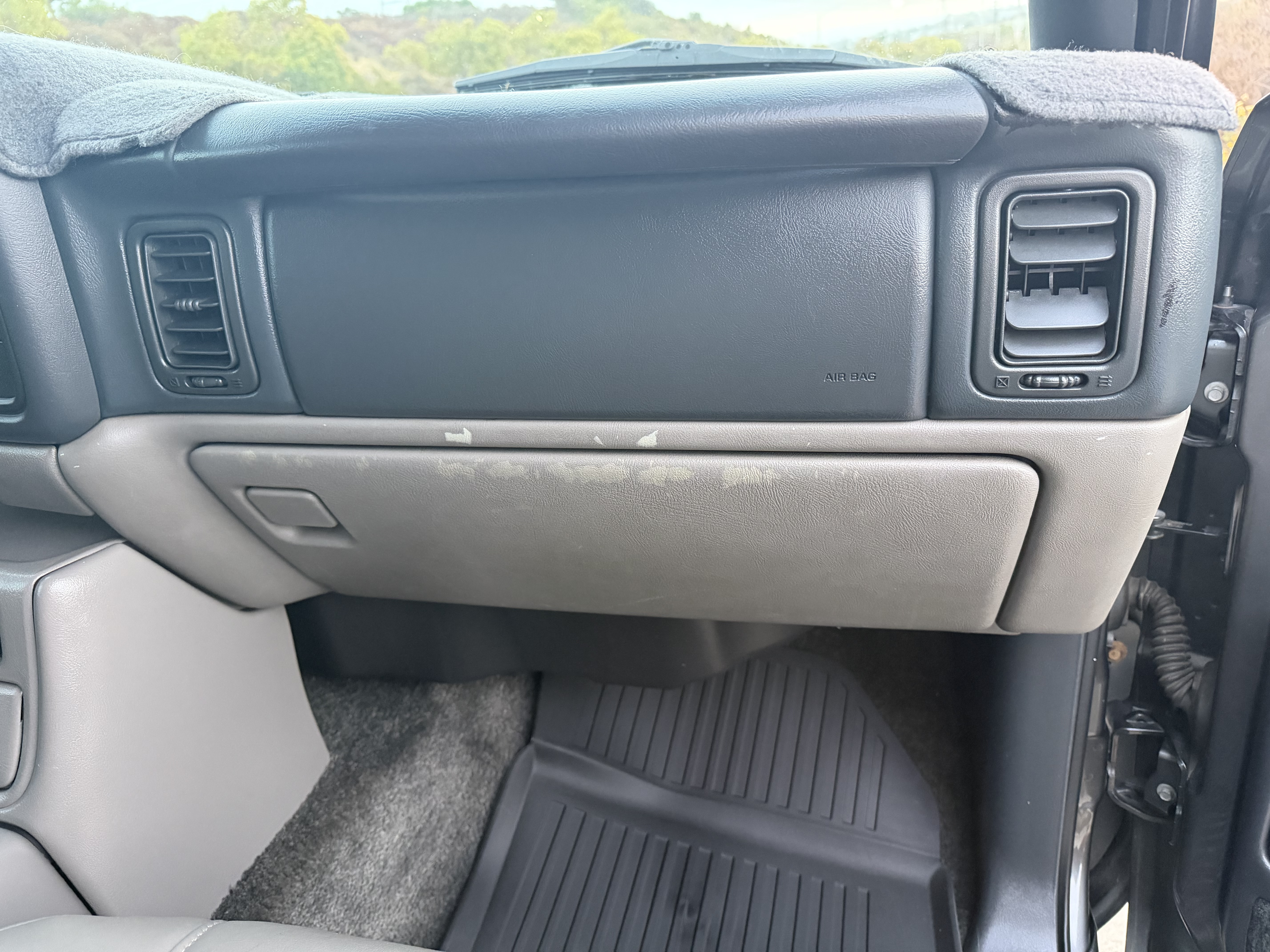 Used 2002 Chevrolet Suburban 2500 LS AWD/4WD image 16