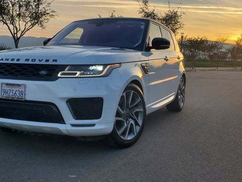 Used 2018 Land Rover Range Rover Sport HSE Dynamic image 2
