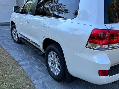 Used 2018 Toyota Land Cruiser image 4