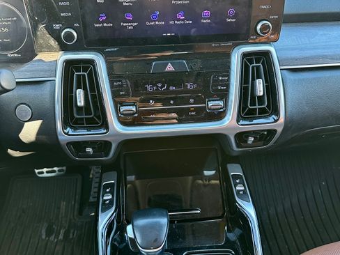 Used 2022 Kia Sorento SX Prestige w/ Rust Color Package image 13