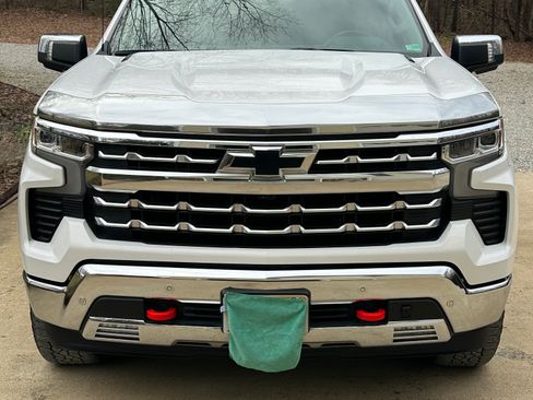 Used 2023 Chevrolet Silverado 1500 LTZ image 2
