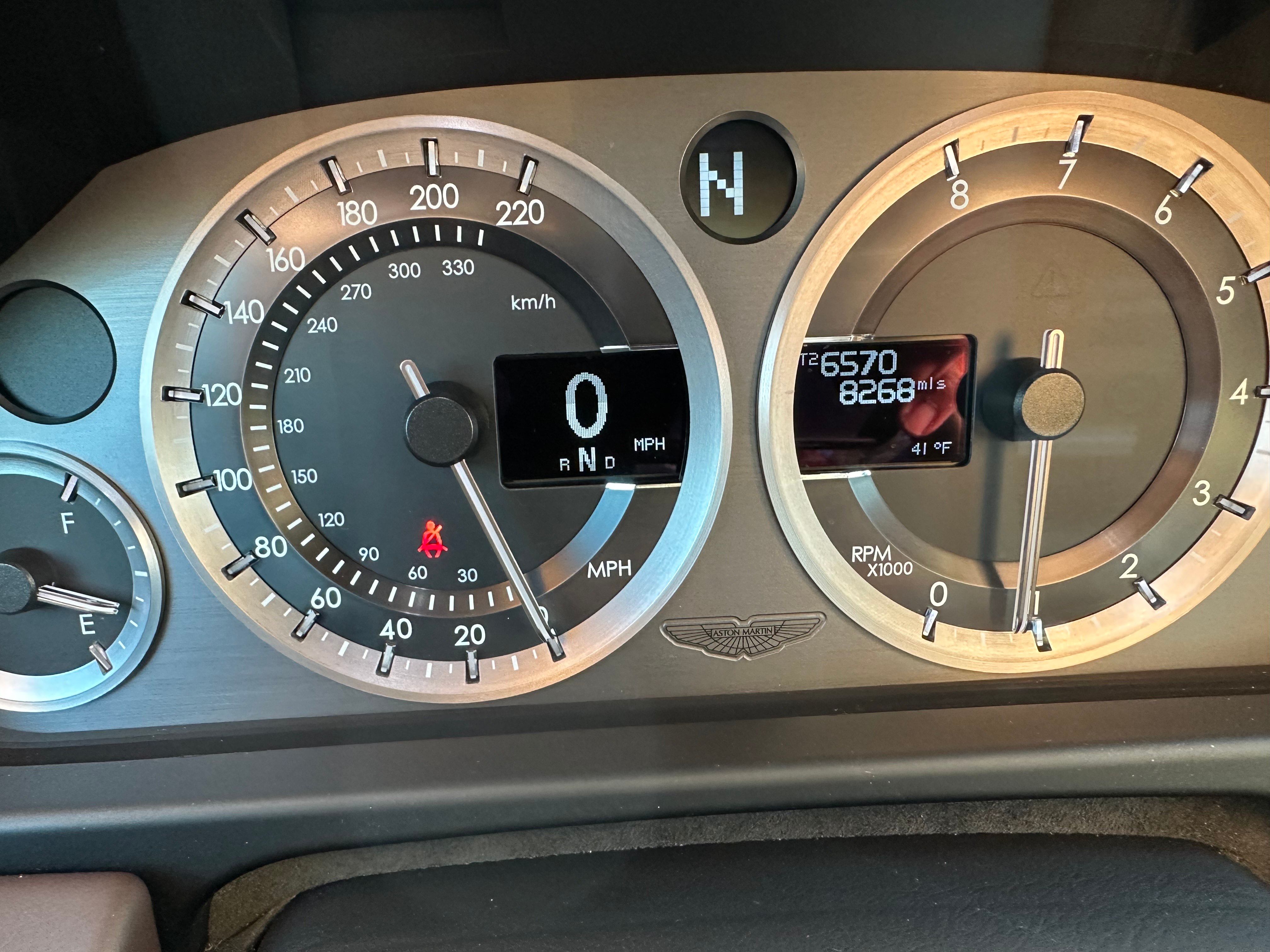 Used 2013 Aston Martin V8 Vantage Roadster RWD image 15
