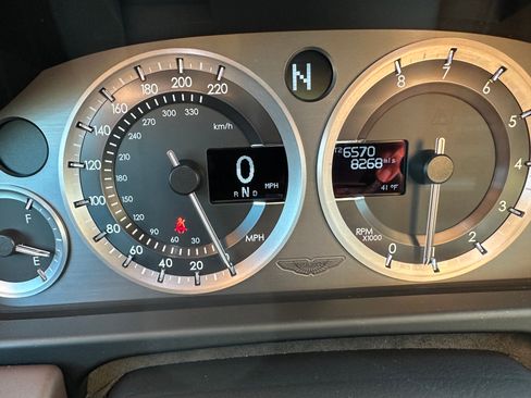 Used 2013 Aston Martin V8 Vantage Roadster image 15