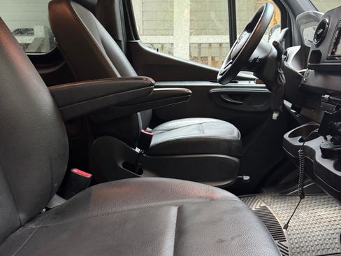 Used 2019 Mercedes-Benz Sprinter 2500 image 10
