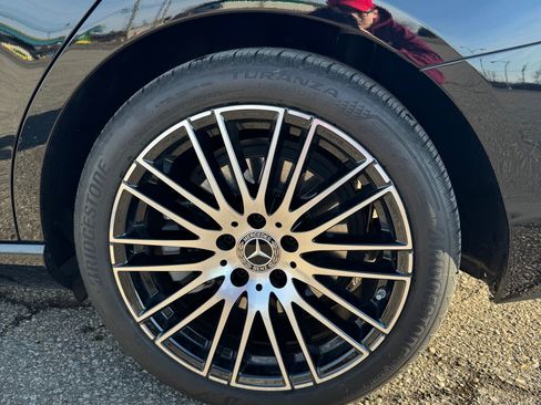 Used 2025 Mercedes-Benz C 300 4MATIC Sedan image 9