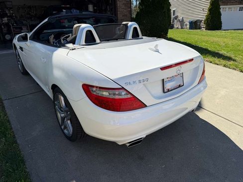Used 2015 Mercedes-Benz SLK 250 image 1
