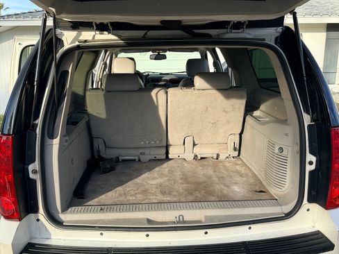 Used 2012 GMC Yukon XL SLT w/ SLT-2 Equipment Package image 9