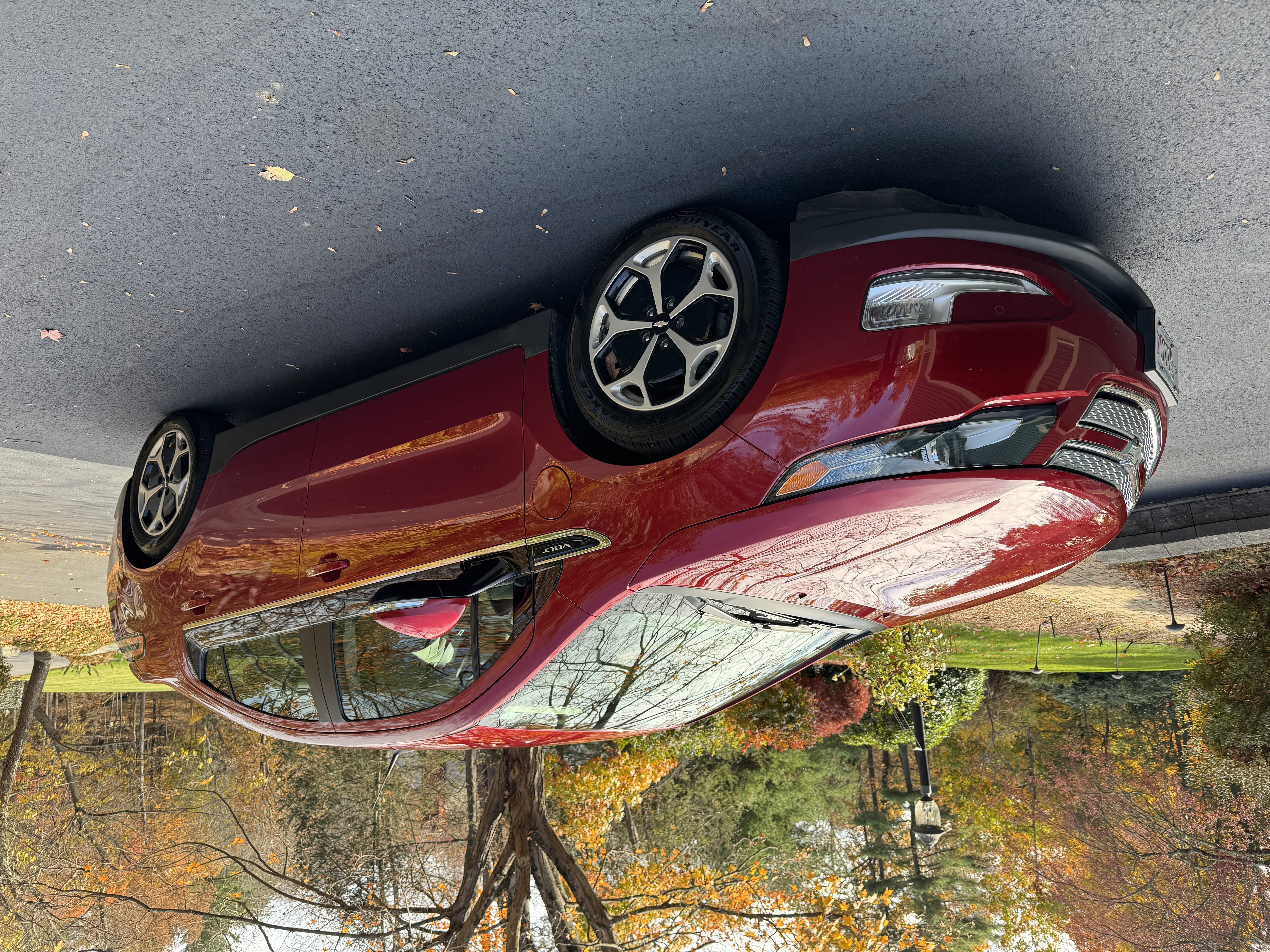 Used 2013 Chevrolet Volt Premium w/ Premium Trim Package FWD image 2