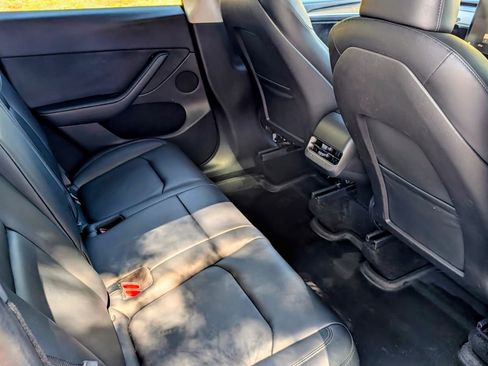 Used 2022 Tesla Model Y Long Range image 14