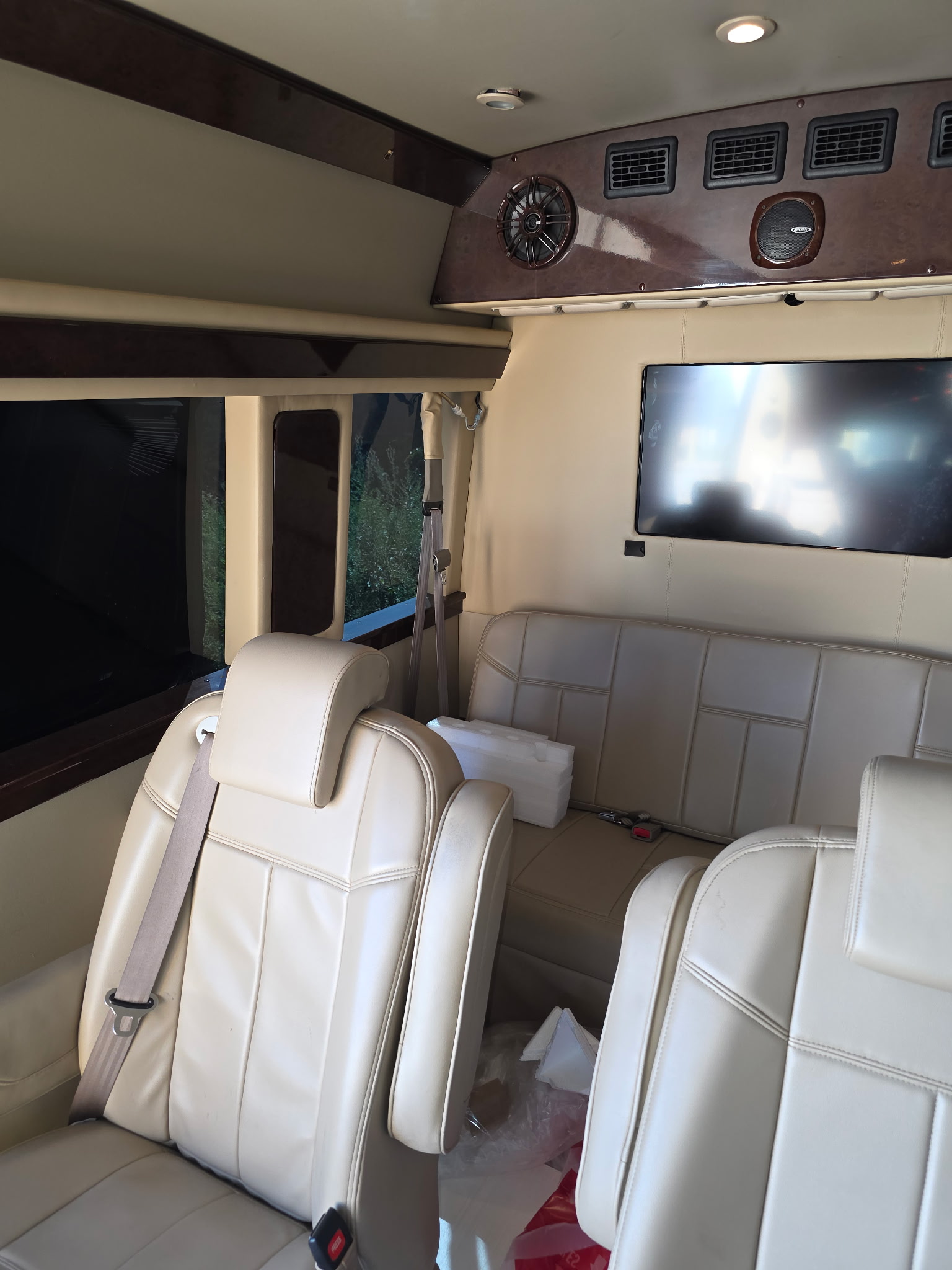 Used 2010 Mercedes-Benz Sprinter 2500 image 9