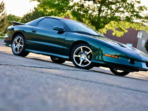 Used 1996 Pontiac Firebird Trans Am RWD image 10