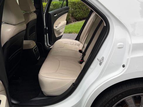 Used 2015 Chrysler 300 C RWD image 11