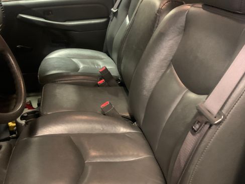 Used 2006 Chevrolet Silverado 3500 4x4 Regular Cab w/ Snow Plow Prep Package image 17