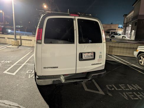 Used 1999 Chevrolet Express 3500 Extended Passenger w/ Preferred Equipment Group image 5