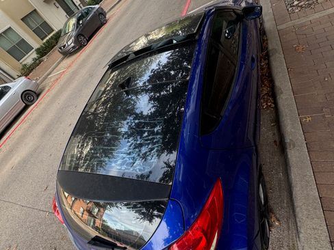 Used 2012 Hyundai Veloster w/ Style Pkg image 13