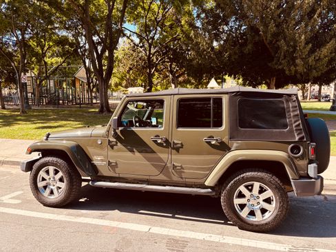 Used 2015 Jeep Wrangler Unlimited Sahara w/ Connectivity Group image 6