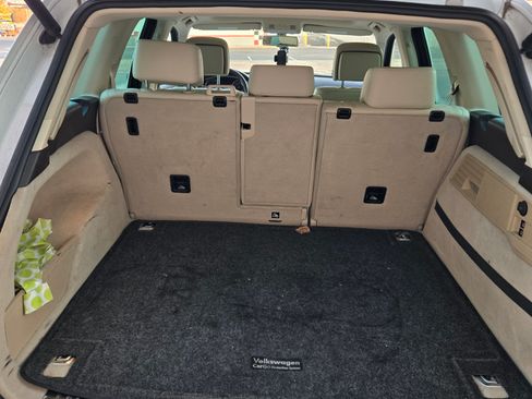 Used 2014 Volkswagen Touareg TDI image 6