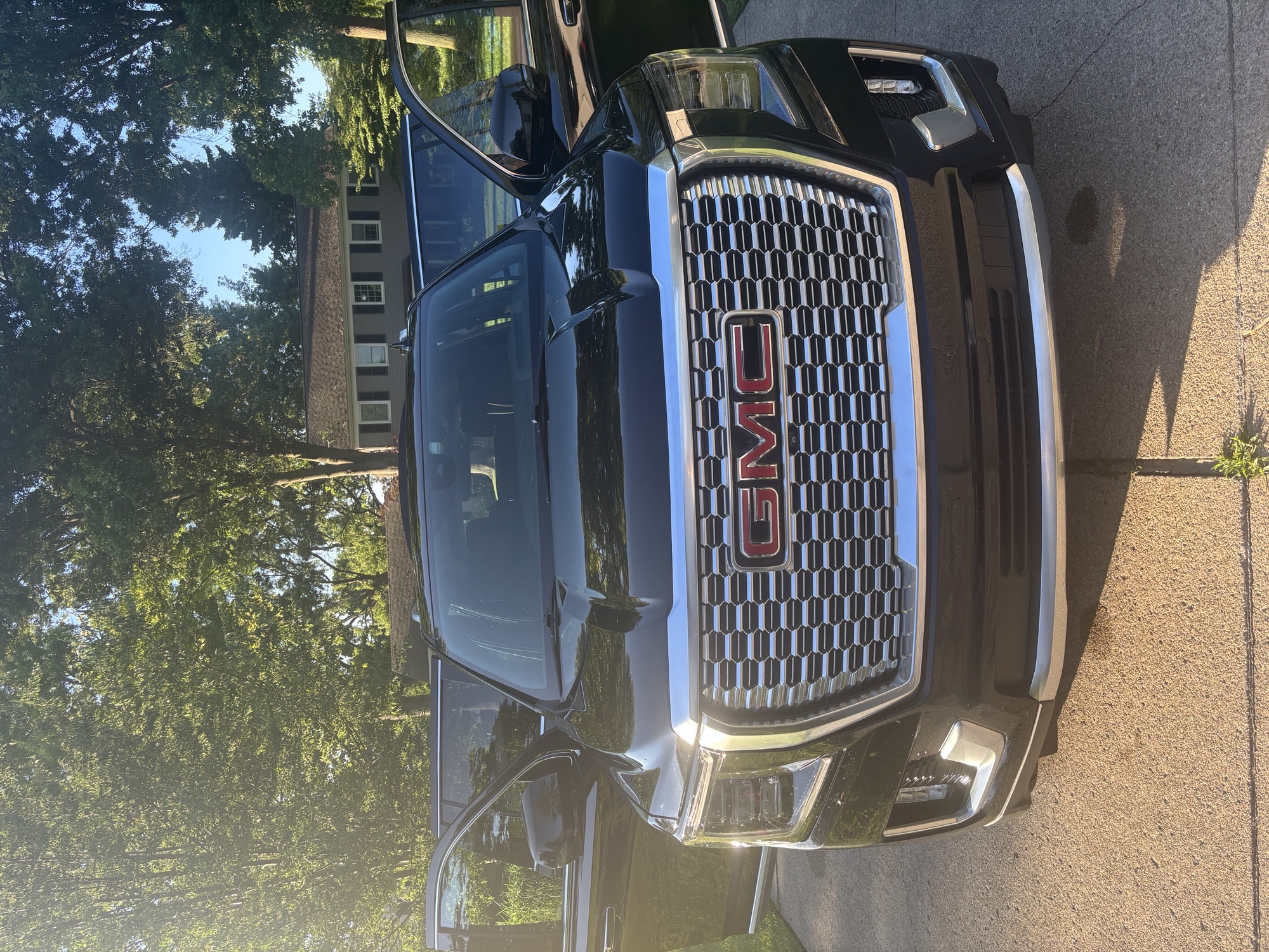 Used 2021 GMC Yukon XL Denali AWD/4WD image 2