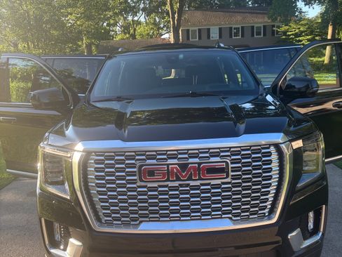 Used 2021 GMC Yukon XL Denali AWD/4WD image 2