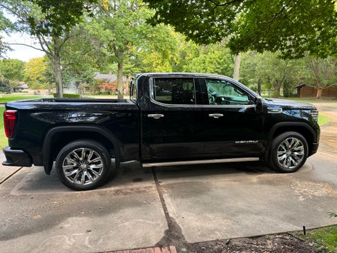 Used 2024 GMC Sierra 1500 Denali image 5
