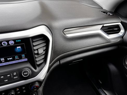 Used 2018 GMC Acadia SLT image 12