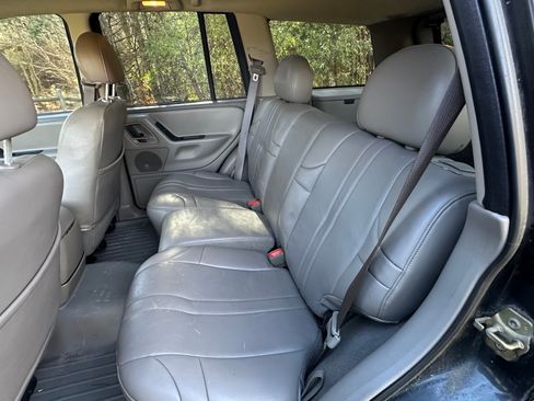 Used 2004 Jeep Grand Cherokee Laredo w/ Trailer Tow Group IV image 16