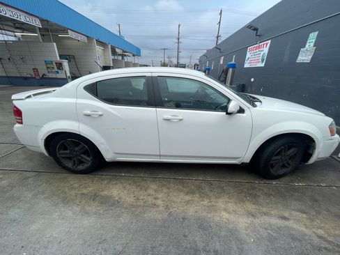 Used 2010 Dodge Avenger R/T image 1