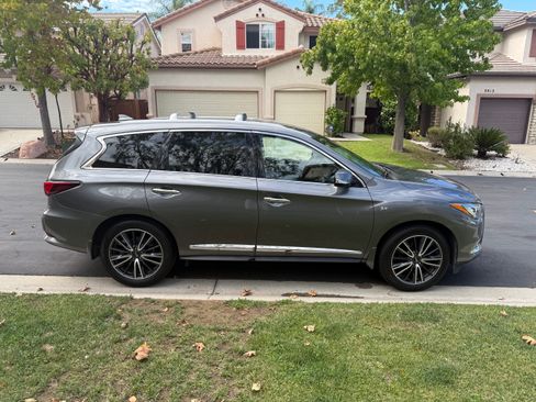 Used 2019 INFINITI QX60 Luxe w/ Sensory Package FWD image 4