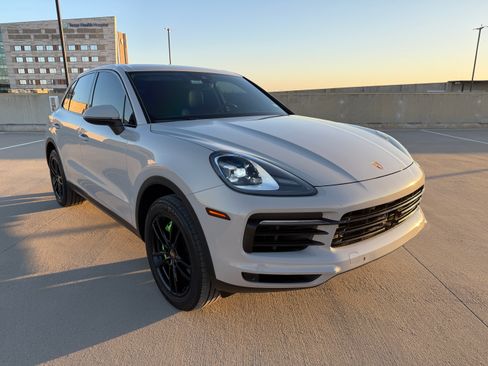 Used 2021 Porsche Cayenne Sport Utility 4D image 10