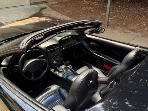 Used 2001 Chevrolet Corvette Convertible w/ Preferred Equipment Group2 RWD image 5