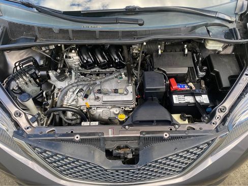 Used 2012 Toyota Sienna SE image 11