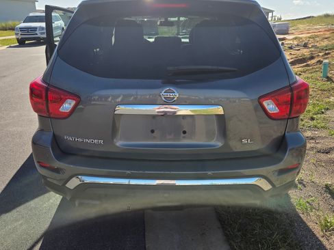 Used 2019 Nissan Pathfinder SL image 10