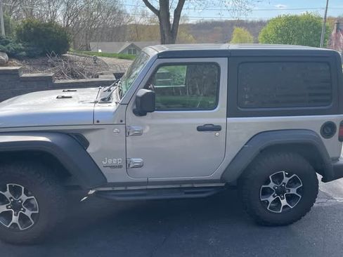 Used 2018 Jeep Wrangler Sport AWD/4WD image 2
