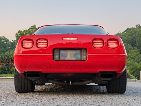 Used 1995 Chevrolet Corvette Coupe RWD image 9