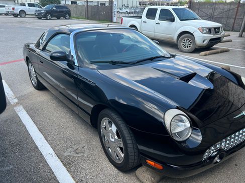 Used 2002 Ford Thunderbird RWD image 2