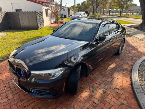 Used 2018 BMW 530i xDrive w/ Premium Package image 10