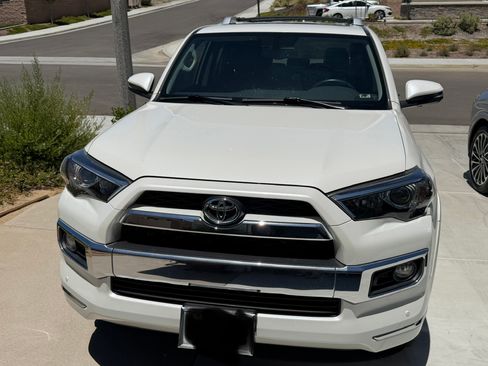 Used 2018 Toyota 4Runner Limited AWD/4WD image 2