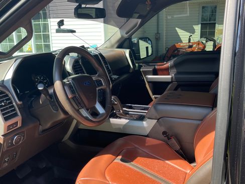 Used 2019 Ford F150 King Ranch w/ Equipment Group 601A Luxury AWD/4WD image 6