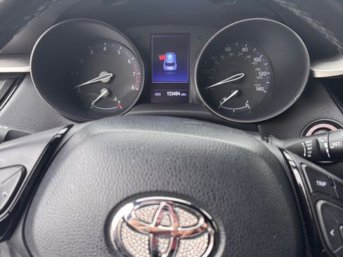 Used 2019 Toyota C-HR XLE image 15