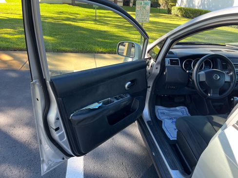 Used 2011 Nissan Versa 1.8 S image 10