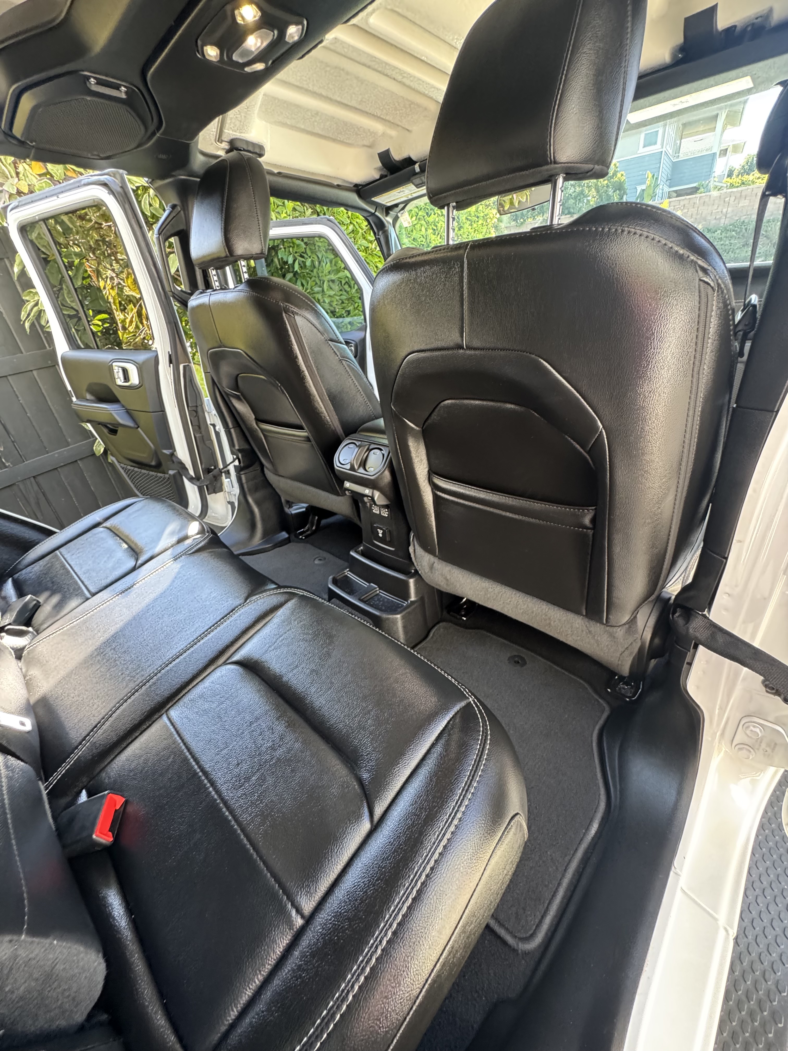 Used 2021 Jeep Wrangler Unlimited Sahara w/ LED Lighting Group AWD/4WD image 15